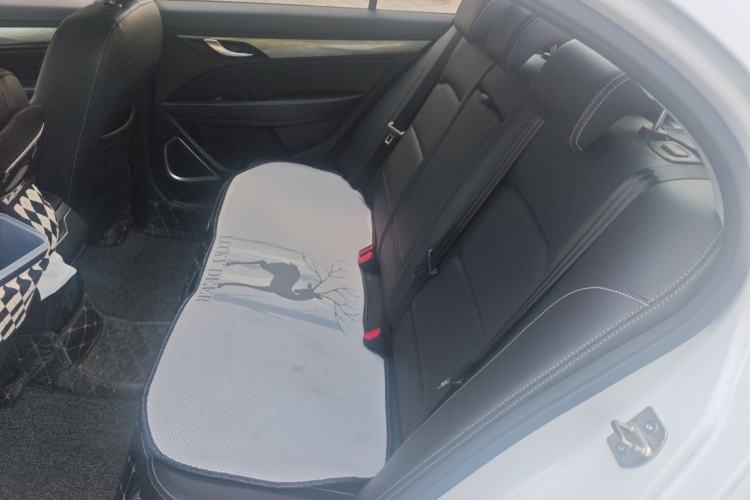 Used Geely Auto Emgrand 2019 Leading Edition 1.5L CVT Upward-Connected Model China VI Standard Left Rear Seat