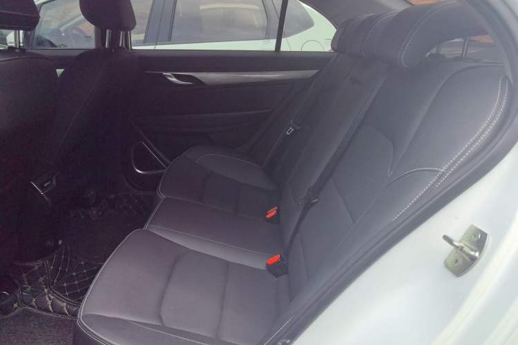Used Geely Auto Emgrand 2019 Leading Edition 1.5L Manual Luxury Model China VI Standard Left Rear Seat