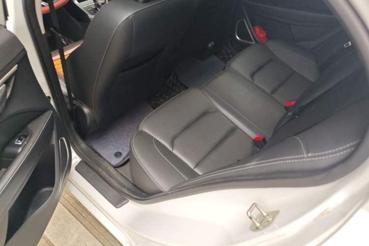 Used Geely Auto Emgrand 2019 Leading Edition 1.5L Manual Luxury Model China VI Standard Left Rear Seat