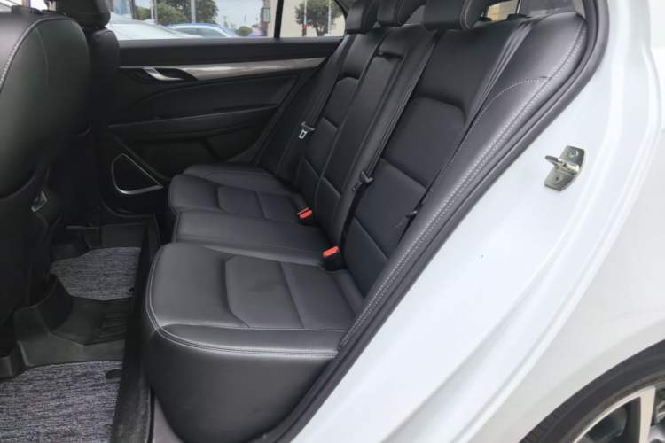 Used Geely Auto Emgrand 2019 Leading Edition 1.5L CVT Upward-Connected Model China VI Standard Left Rear Seat