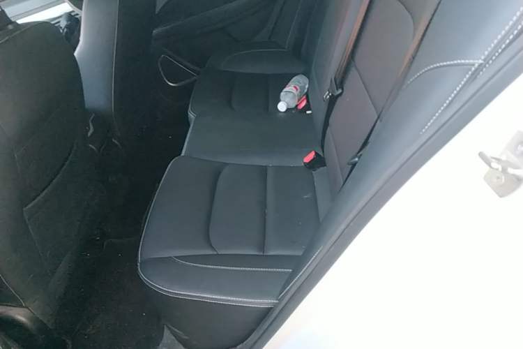 Used Geely Auto Emgrand 2019 Leading Edition 1.5L CVT Luxury Model China VI Standard Left Rear Seat