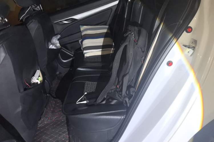 Used Geely Auto Emgrand 2019 Leading Edition 1.5L CVT Luxury Model China VI Standard Left Rear Seat
