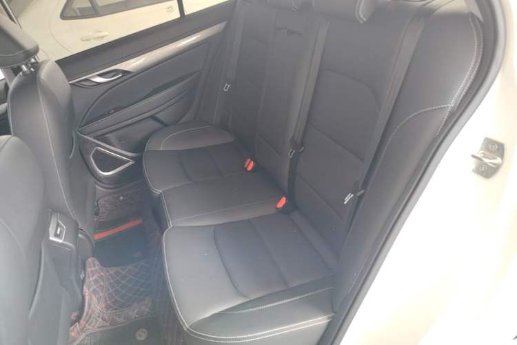 Used Geely Auto Emgrand 2019 Leading Edition 1.5L Manual Luxury Model China VI Standard Left Rear Seat