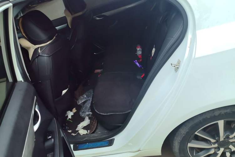 Used Geely Auto Emgrand 2019 Leading Edition 1.5L Manual Upgraded Connectivity Model China VI Standard Left Rear Seat