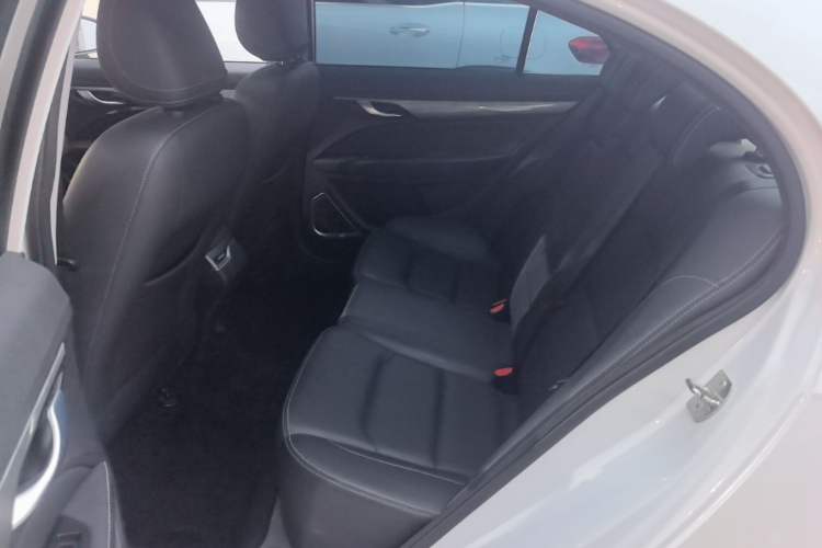Used Geely Auto Emgrand 2019 Leading Edition 1.5L CVT Upward-Connected Model China VI Standard Left Rear Seat