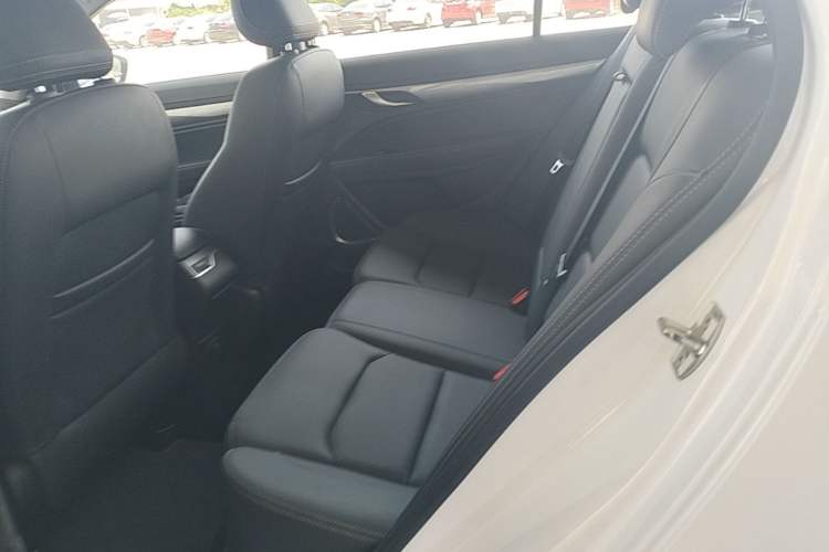 Used Geely Auto Emgrand 2019 Leading Edition 1.5L CVT Upward-Connected Model China VI Standard Left Rear Seat