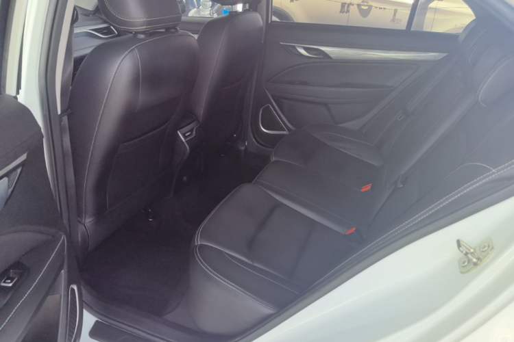 Used Geely Auto Emgrand 2019 Leading Edition 1.5L CVT Luxury Model China VI Standard Left Rear Seat