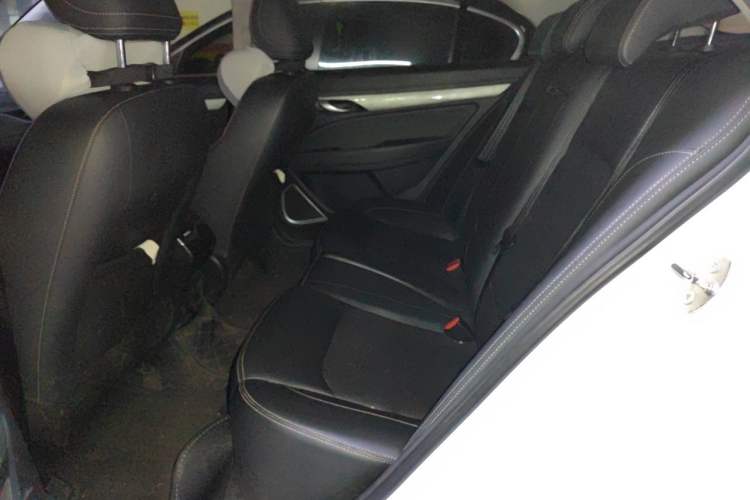Used Geely Auto Emgrand 2019 Leading Edition 1.5L CVT Upward-Connected Model China VI Standard Left Rear Seat