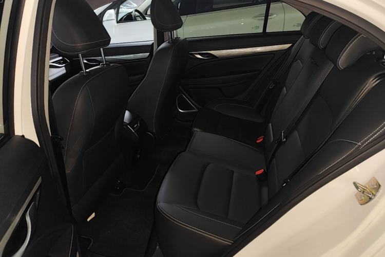Used Geely Auto Emgrand 2019 Leading Edition 1.5L CVT Upward-Connected Model China VI Standard Left Rear Seat