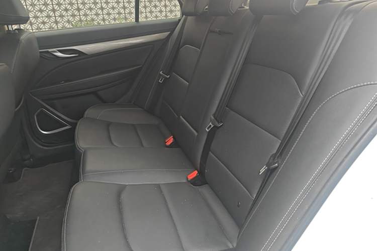 Used Geely Auto Emgrand 2019 Leading Edition 1.5L Manual Luxury Model China V Standard Left Rear Seat