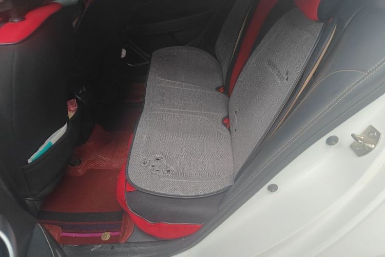Used Geely Auto Emgrand 2019 Leading Edition 1.5L CVT Upward-Connected Model China VI Standard Left Rear Seat