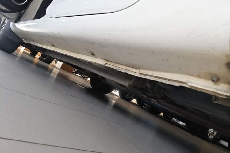 Used Geely Auto Emgrand 2019 Leading Edition 1.5L CVT Luxury Model China VI Standard Left Side Sill