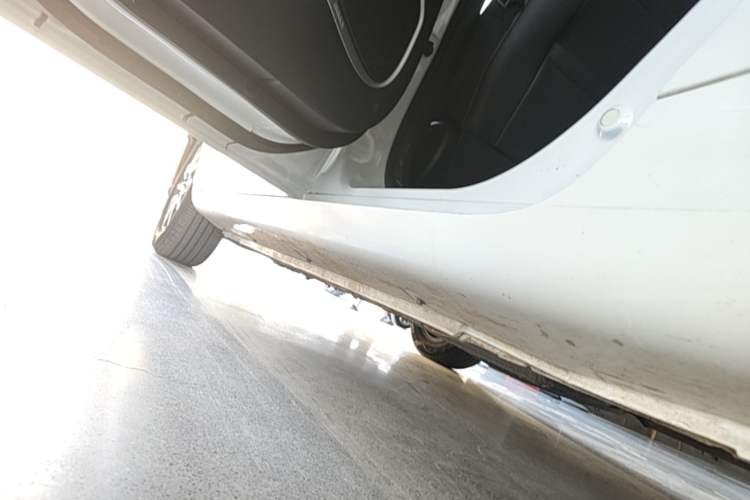 Used Geely Auto Emgrand 2019 Leading Edition 1.5L CVT Luxury Model China VI Standard Left Side Sill