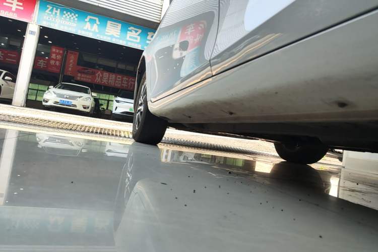Used Geely Auto Emgrand 2019 Leading Edition 1.5L CVT Luxury Model China VI Standard Left Side Sill