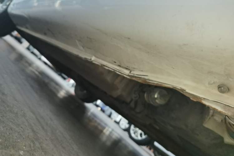 Used Geely Auto Emgrand 2019 Leading Edition 1.5L CVT Upward-Connected Model China VI Standard Left Side Sill