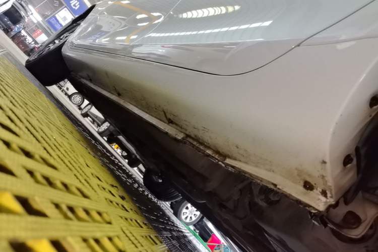 Used Geely Auto Emgrand 2019 Leading Edition 1.5L CVT Luxury Model China VI Standard Left Side Sill
