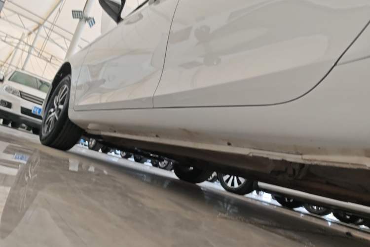 Used Geely Auto Emgrand 2019 Leading Edition 1.5L CVT Luxury Model China VI Standard Left Side Sill