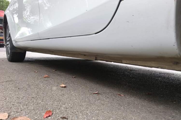 Used Geely Auto Emgrand 2019 Leading Edition 1.5L CVT Upward-Connected Model China VI Standard Left Side Sill