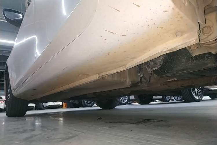 Used Geely Auto Emgrand 2019 Leading Edition 1.5L CVT Luxury Model China VI Standard Left Side Sill