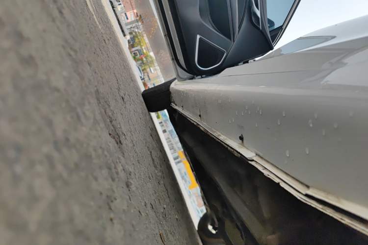 Used Geely Auto Emgrand 2019 Leading Edition 1.5L CVT Luxury Model China VI Standard Left Side Sill