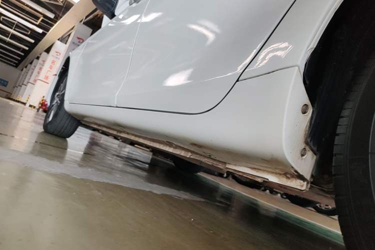 Used Geely Auto Emgrand 2019 Leading Edition 1.5L CVT Upward-Connected Model China VI Standard Left Side Sill