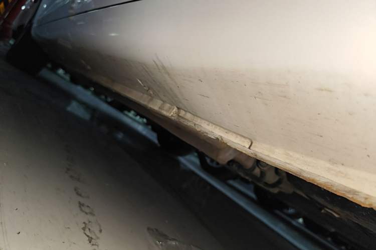 Used Geely Auto Emgrand 2019 Leading Edition 1.5L CVT Upward-Connected Model China VI Standard Left Side Sill