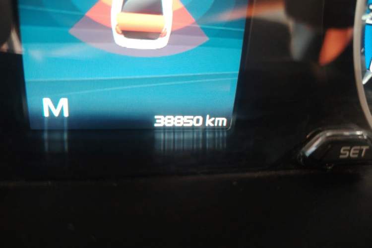 Used Geely Auto Emgrand 2019 Leading Edition 1.5L Manual Luxury Model China VI Standard Odometer Close Up
