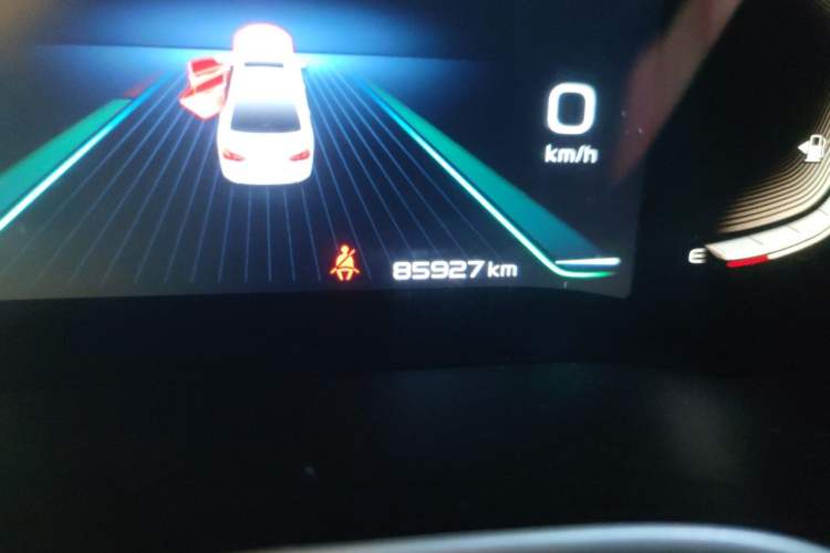 Used Geely Auto Emgrand 2019 Leading Edition 1.5L CVT Upward-Connected Model China VI Standard Odometer Close Up