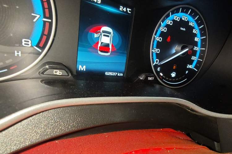 Used Geely Auto Emgrand 2019 Leading Edition 1.5L Manual Luxury Model China VI Standard Odometer Close Up