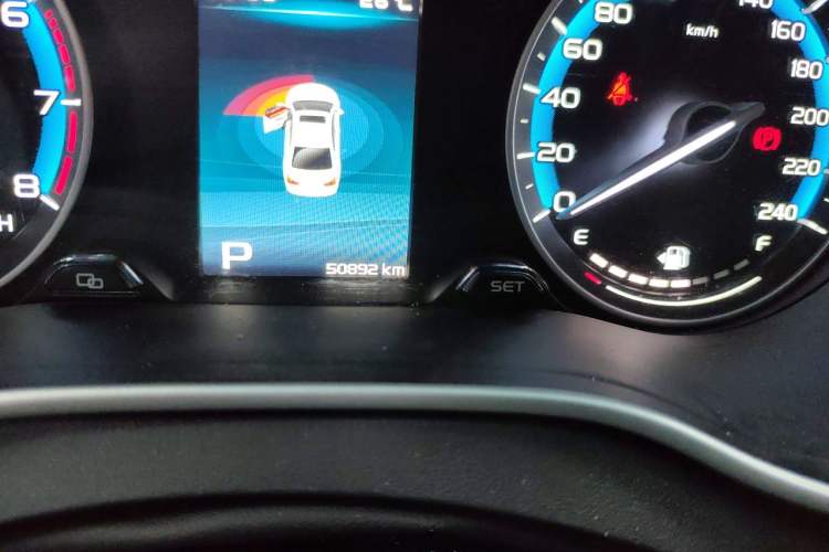 Used Geely Auto Emgrand 2019 Leading Edition 1.5L CVT Luxury Model China VI Standard Odometer Close Up