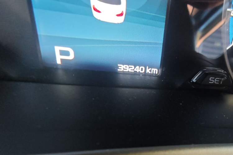 Used Geely Auto Emgrand 2019 Leading Edition 1.5L CVT Luxury Model China VI Standard Odometer Close Up