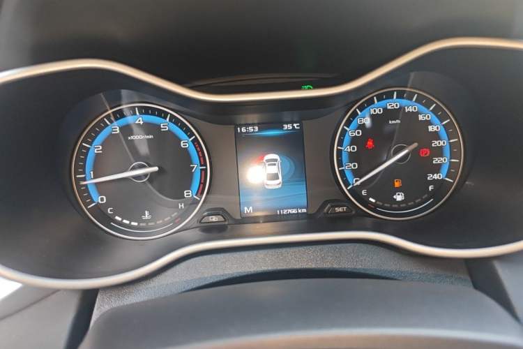 Used Geely Auto Emgrand 2019 Leading Edition 1.5L Manual Luxury Model China V Standard Odometer Close Up