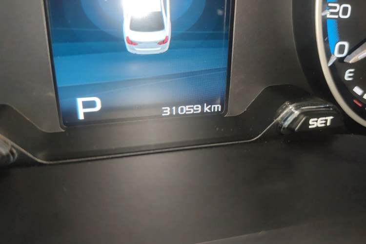 Used Geely Auto Emgrand 2019 Leading Edition 1.5L CVT Luxury Model China VI Standard Odometer Close Up