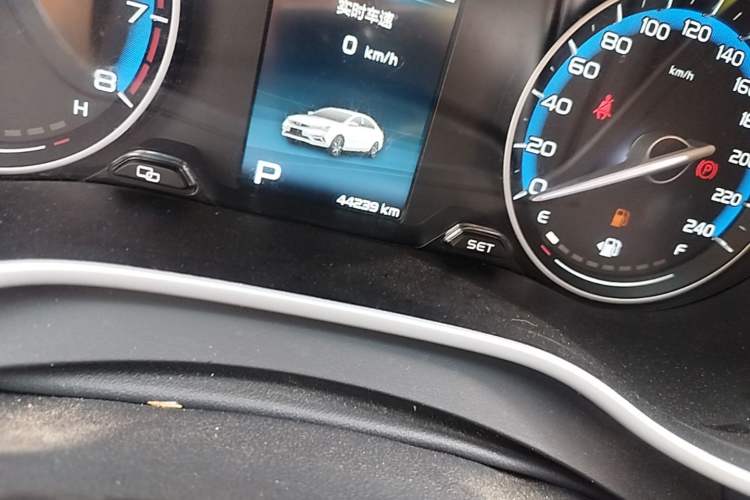 Used Geely Auto Emgrand 2019 Leading Edition 1.5L CVT Luxury Model China VI Standard Odometer Close Up