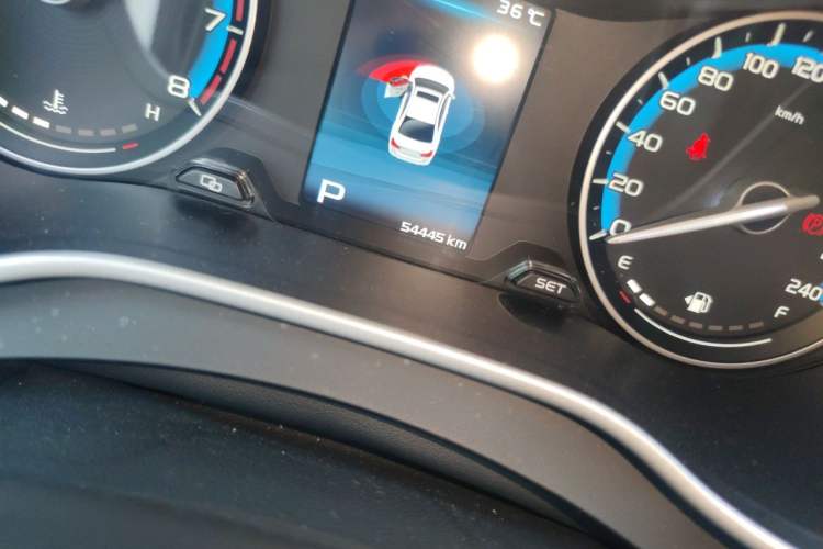 Used Geely Auto Emgrand 2019 Leading Edition 1.5L CVT Luxury Model China VI Standard Odometer Close Up