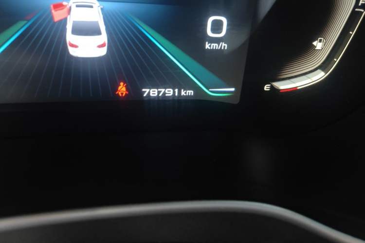 Used Geely Auto Emgrand 2019 Leading Edition 1.5L CVT Upward-Connected Model China VI Standard Odometer Close Up