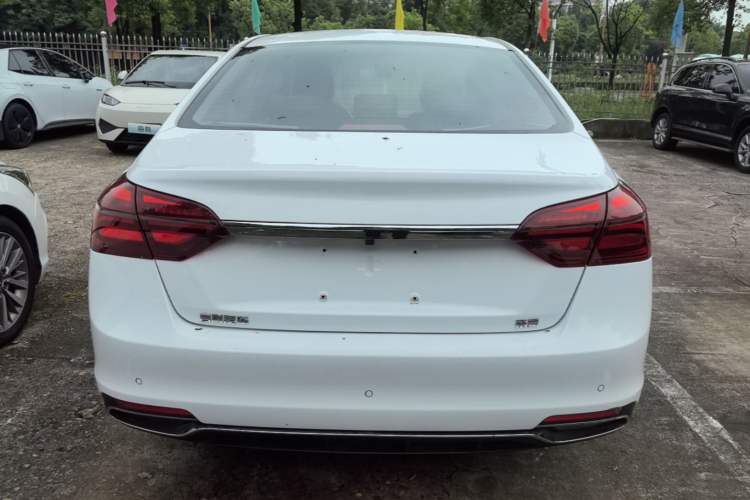 Used Geely Auto Emgrand 2019 Leading Edition 1.5L Manual Luxury Model China VI Standard Rear