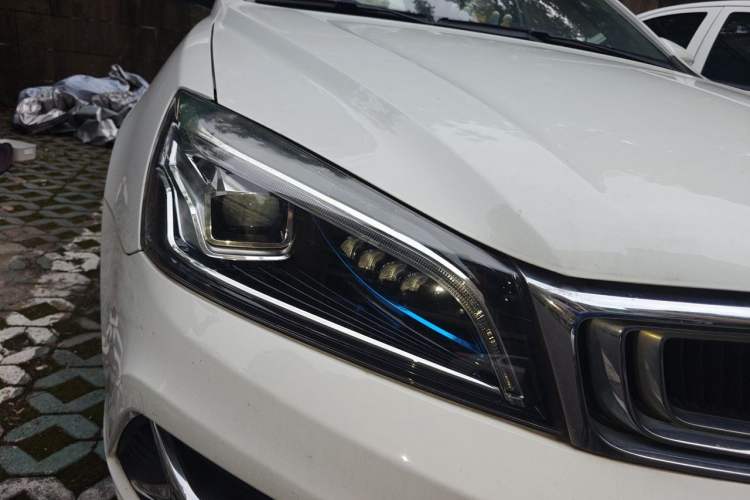 Used Geely Auto Emgrand 2019 Leading Edition 1.5L CVT Upward-Connected Model China VI Standard Right Front Headlight