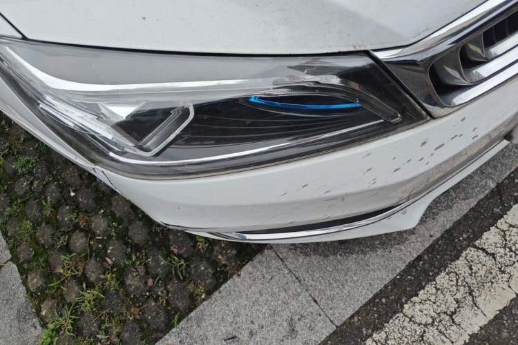 Used Geely Auto Emgrand 2019 Leading Edition 1.5L CVT Upward Asian Games Edition China V Right Front Headlight