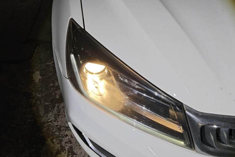 Used Geely Auto Emgrand 2019 Leading Edition 1.5L CVT Luxury Model China VI Standard Right Front Headlight