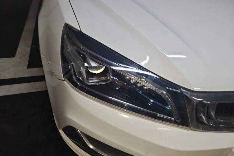 Used Geely Auto Emgrand 2019 Leading Edition 1.5L CVT Upward-Connected Model China VI Standard Right Front Headlight