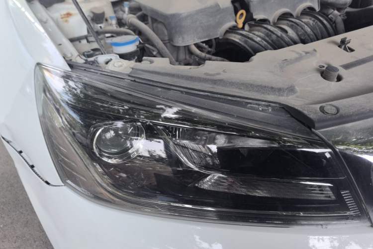 Used Geely Auto Emgrand 2019 Leading Edition 1.5L Manual Luxury Model China VI Standard Right Front Headlight