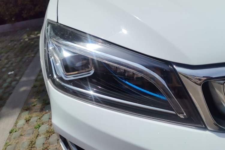 Used Geely Auto Emgrand 2019 Leading Edition 1.5L CVT Upward Asian Games Edition China VI Right Front Headlight