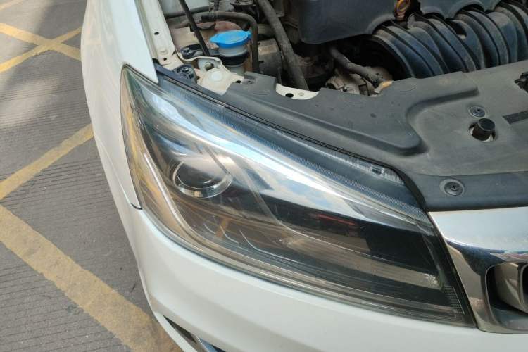 Used Geely Auto Emgrand 2019 Leading Edition 1.5L CVT Luxury Model China VI Standard Right Front Headlight