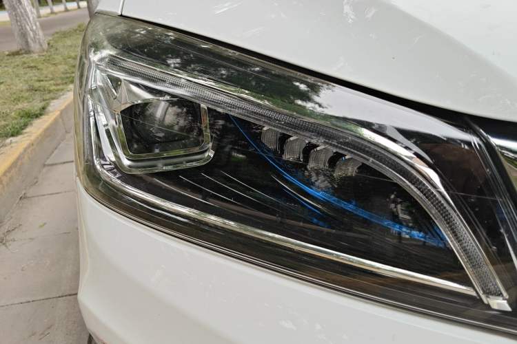 Used Geely Auto Emgrand 2019 Leading Edition 1.5L Manual Upward Asian Games Edition China VI Right Front Headlight
