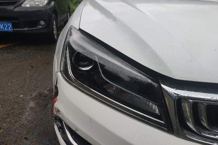 Used Geely Auto Emgrand 2019 Leading Edition 1.5L CVT Luxury Model China VI Standard Right Front Headlight