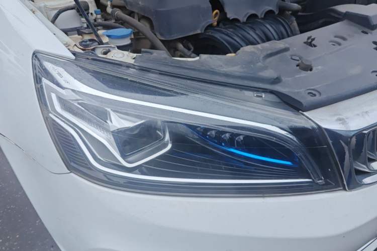 Used Geely Auto Emgrand 2019 Leading Edition 1.5L Manual Upgraded Connectivity Model China VI Standard Right Front Headlight