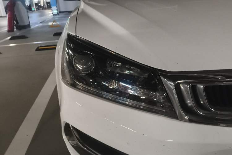Used Geely Auto Emgrand 2019 Leading Edition 1.5L CVT Luxury Model China VI Standard Right Front Headlight