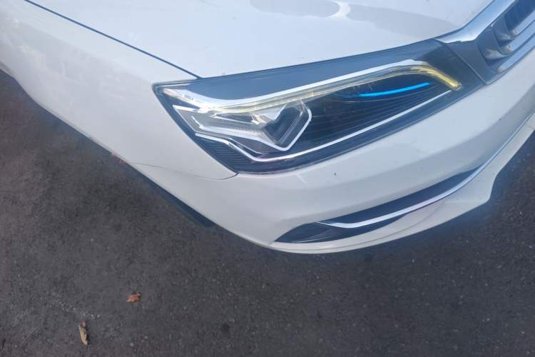 Used Geely Auto Emgrand 2019 Leading Edition 1.5L CVT Upward-Connected Model China VI Standard Right Front Headlight