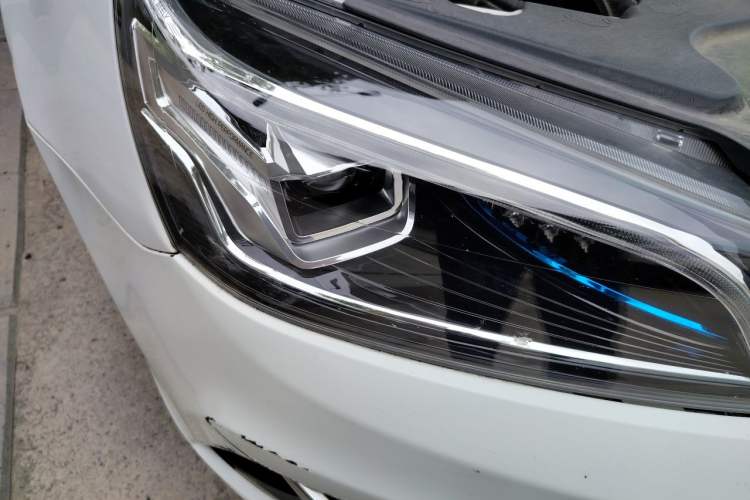 Used Geely Auto Emgrand 2019 Leading Edition 1.5L CVT Upward-Connected Model China VI Standard Right Front Headlight